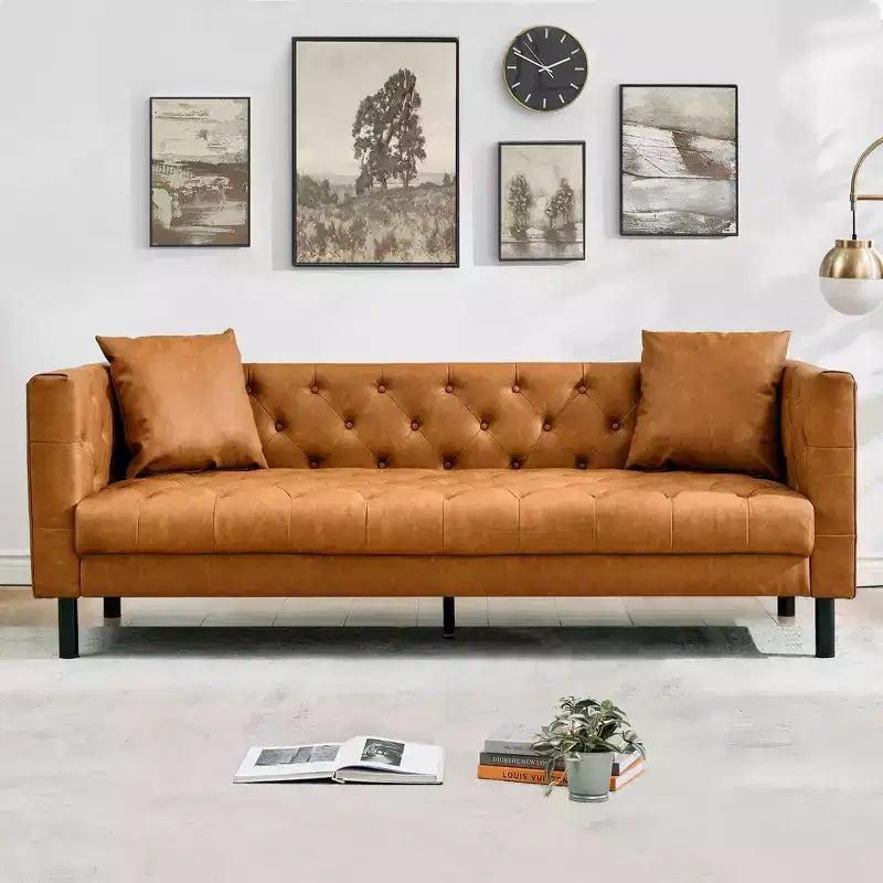 Divano Chesterfield a 3 posti in similpelle color cognac