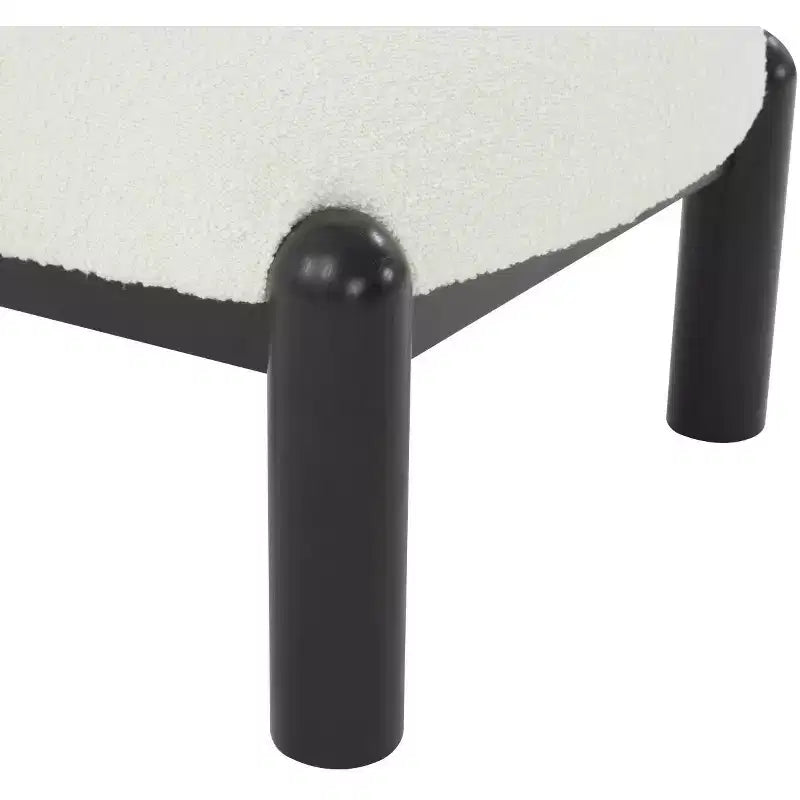 Poltrona a pozzetto senza braccioli in tessuto bouclé color avorio/nero, 1 posto
