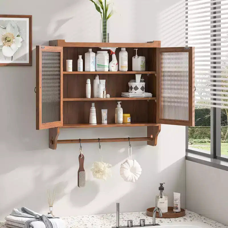 Mobiletto a 3 ripiani con doppia anta a muro, marrone/naturale/bianco, con vetro cannettato