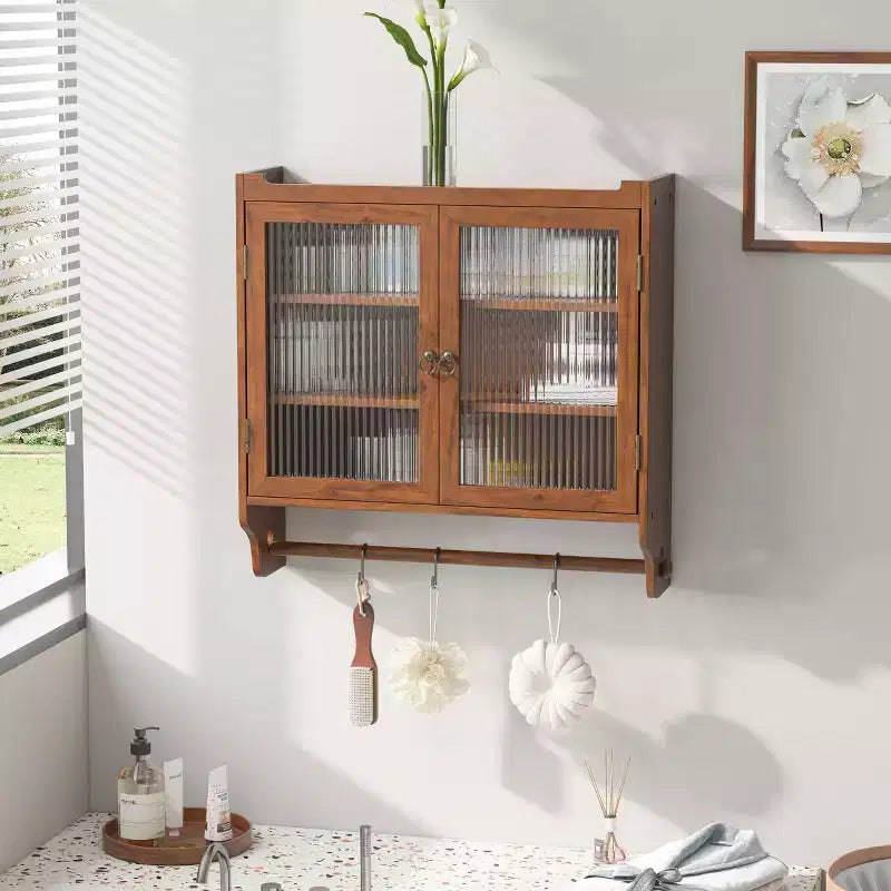 Mobiletto a 3 ripiani con doppia anta a muro, marrone/naturale/bianco, con vetro cannettato