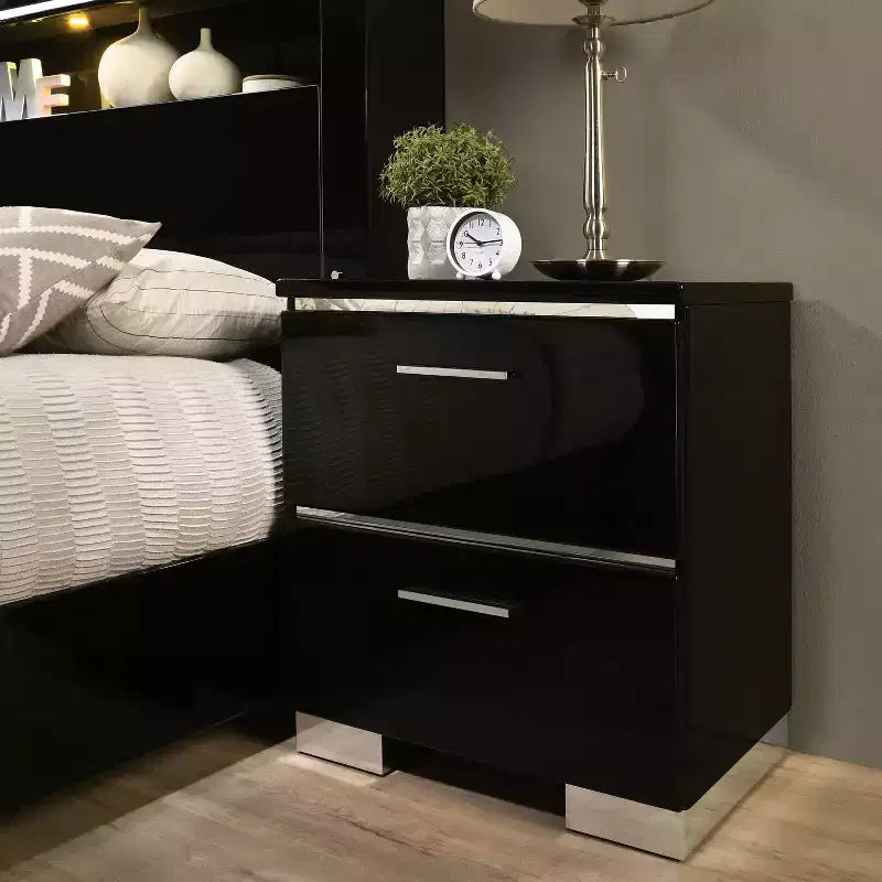 Set Composto da 5 Pezzi Camera da Letto Matrimoniale King Nera/Cromata (con 2 Comodini)